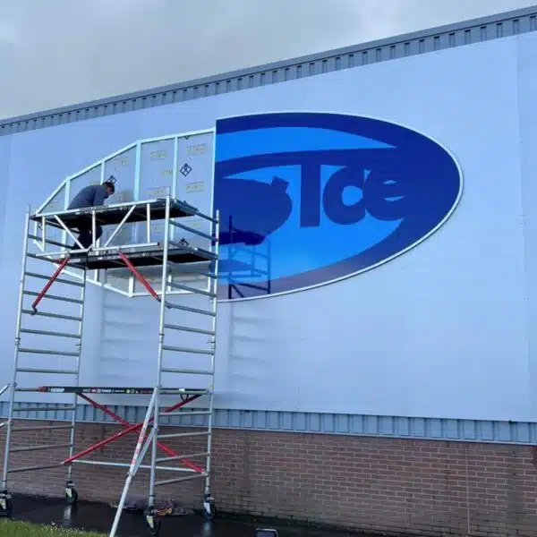 Reclamebord vervangen Holiday Ice