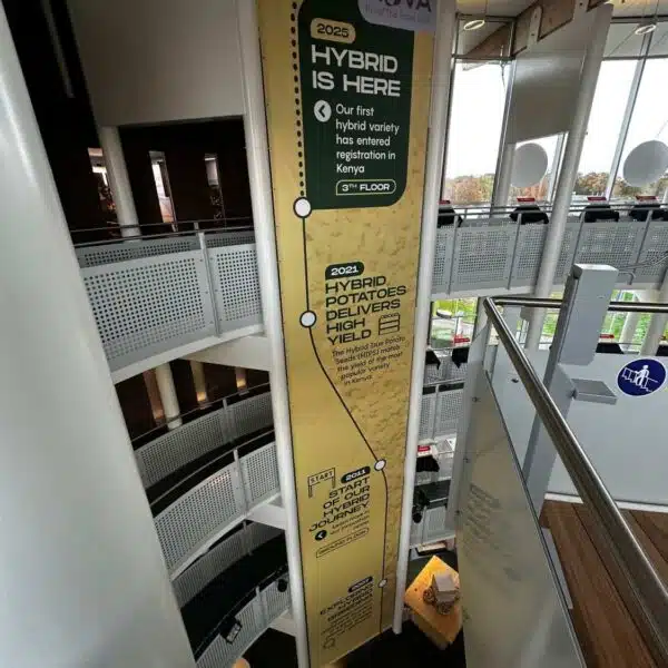 Hangende signbanner met Potato Days visuals van HZCP als onderdeel van eventaankleding door DOX